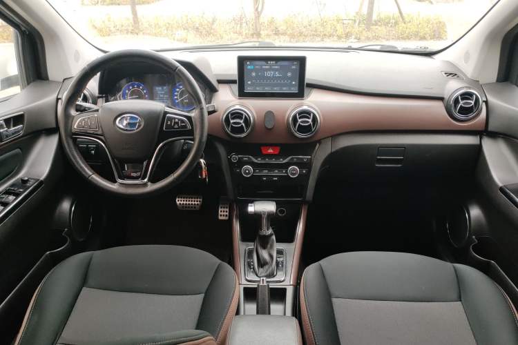 Used BAIC Changhe Q25 2017 1.5L Automatic Lehui Edition Center Console