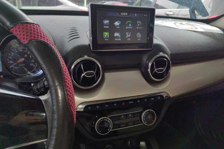 Used BAIC Changhe Q35 2016 1.5L Manual Cool Edition Audio And AC Panel