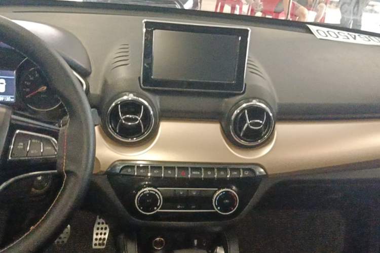 Used BAIC Changhe Q35 2016 1.5L Automatic Cool Edition Audio And AC Panel
