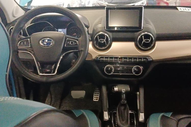 Used BAIC Changhe Q35 2016 1.5L Automatic Cool Edition Center Console