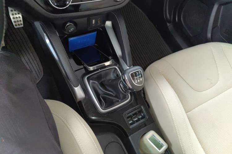 Used BAIC Changhe Q35 2016 1.5L Manual Cool Edition Gear Lever