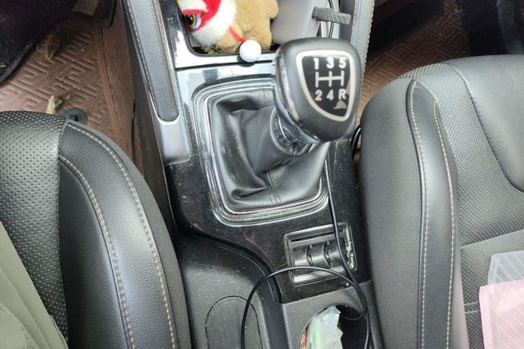 Used BAIC Changhe Q35 2016 1.5L Manual Smart Edition Gear Lever
