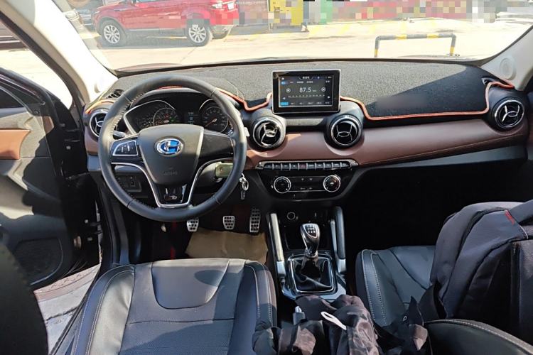 Used BAIC Changhe Q35 2016 1.5L Manual Smart Edition Center Console