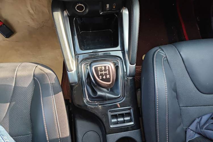 Used BAIC Changhe Q35 2016 1.5L Manual Smart Edition Gear Lever