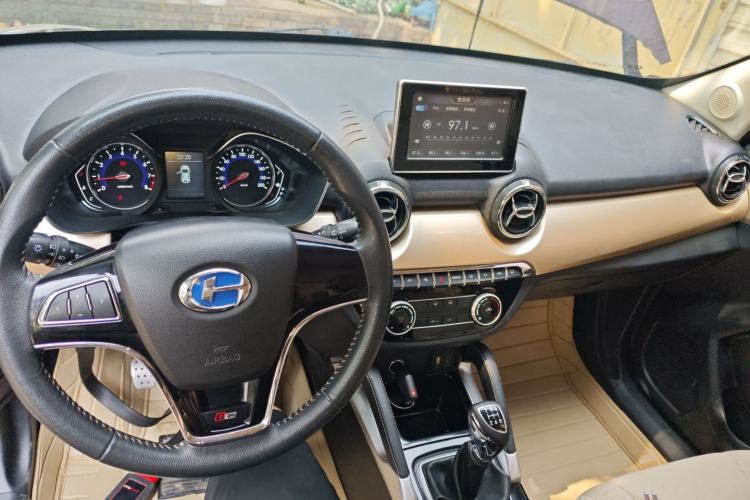 Used BAIC Changhe Q35 2016 1.5L Manual Cool Edition Interior 2