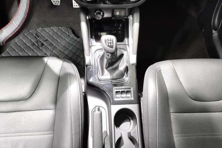 Used BAIC Changhe Q35 2016 1.5L Manual Smart Edition Gear Lever