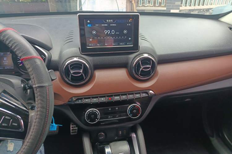 Used BAIC Changhe Q35 2016 1.5L Automatic Smart Edition Audio And AC Panel