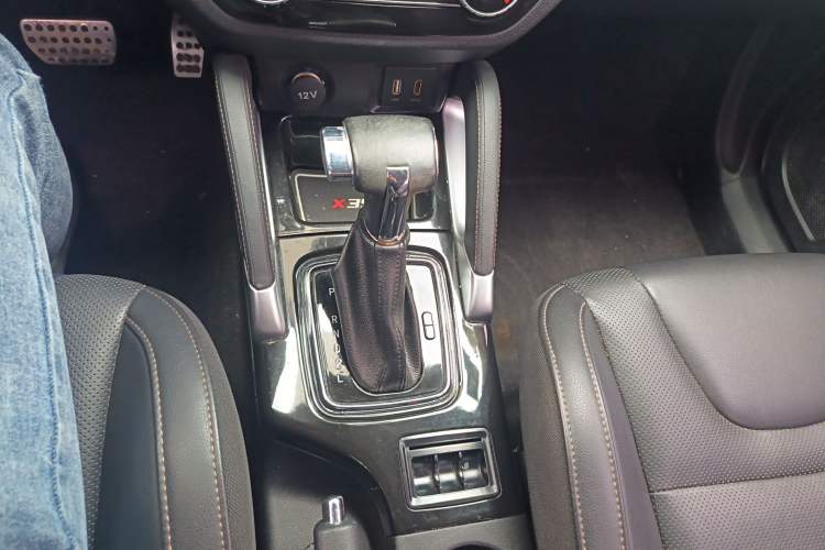 Used BAIC Changhe Q35 2016 1.5L Automatic Smart Edition Gear Lever