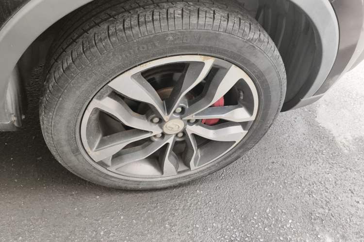 Used BAIC Changhe Q35 2016 1.5L Automatic Cool Edition Right Front Wheel Hub