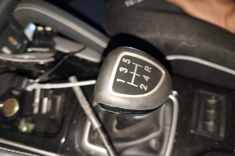 Used BAIC Changhe Q35 2016 1.5L Manual Smart Edition Gear Lever