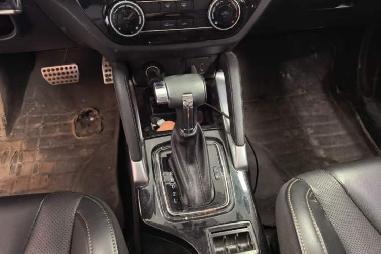 Used BAIC Changhe Q35 2016 1.5L Automatic Smart Edition Gear Lever