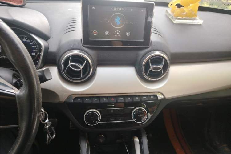 Used BAIC Changhe Q35 2016 1.5L Manual Smart Edition Audio And AC Panel