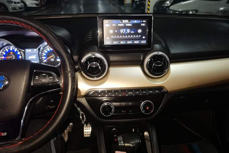 Used BAIC Changhe Q35 2016 1.5L Automatic Cool Edition Audio And AC Panel