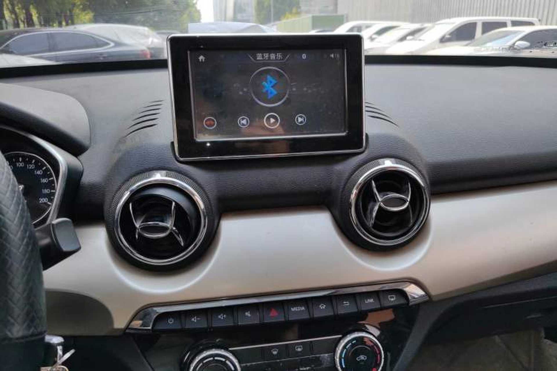 Used BAIC Changhe Q35 2016 1.5L Manual Cool Edition Audio And AC Panel