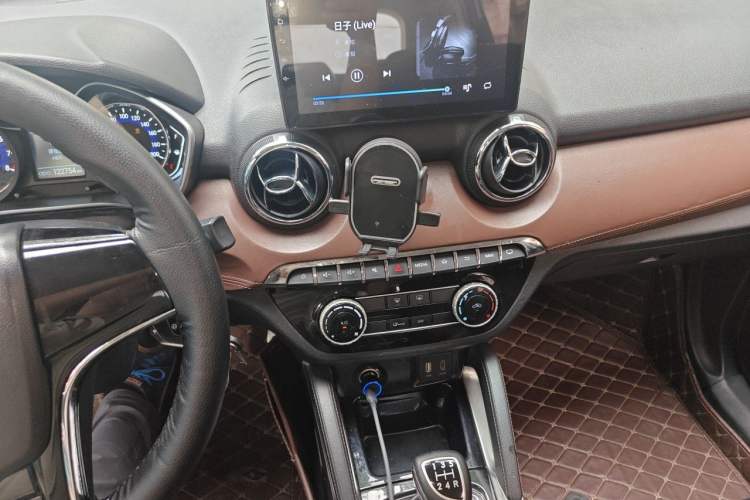 Used BAIC Changhe Q35 2016 1.5L Manual Smart Edition Audio And AC Panel