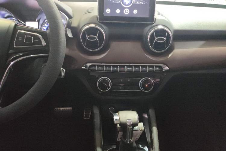 Used BAIC Changhe Q35 2016 1.5L Automatic Smart Edition Audio And AC Panel