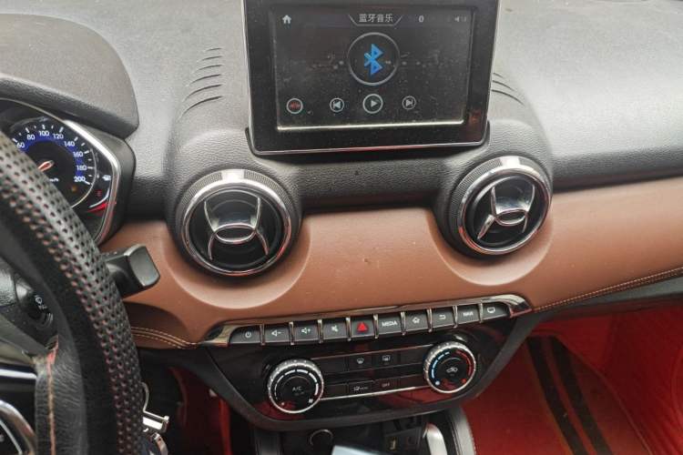 Used BAIC Changhe Q35 2016 1.5L Automatic Smart Edition Audio And AC Panel