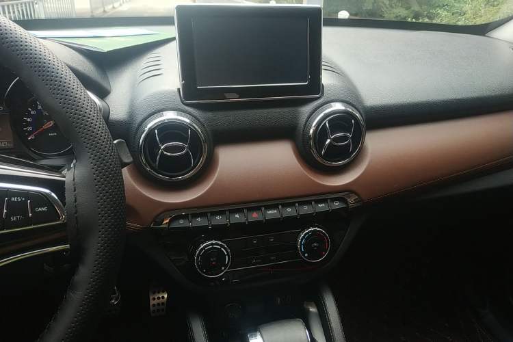 Used BAIC Changhe Q35 2016 1.5L Automatic Smart Edition Audio And AC Panel