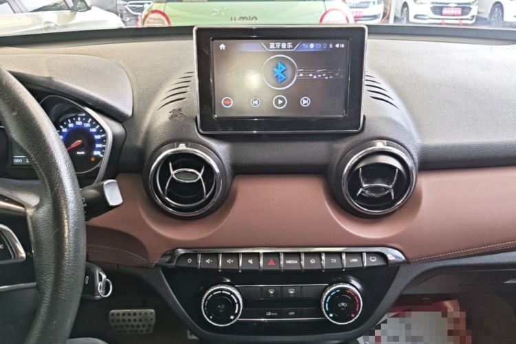 Used BAIC Changhe Q35 2016 1.5L Automatic Smart Edition Audio And AC Panel