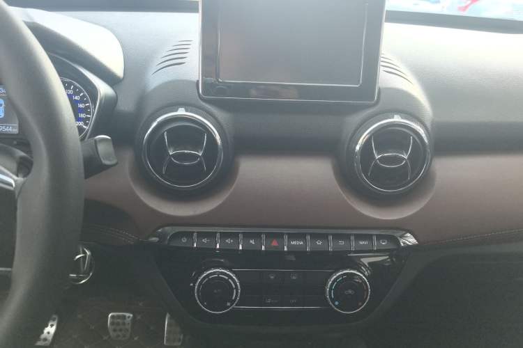 Used BAIC Changhe Q35 2016 1.5L Manual Smart Edition Audio And AC Panel