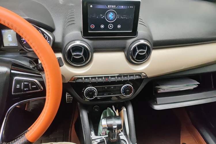 Used BAIC Changhe Q35 2016 1.5L Automatic Cool Edition Audio And AC Panel