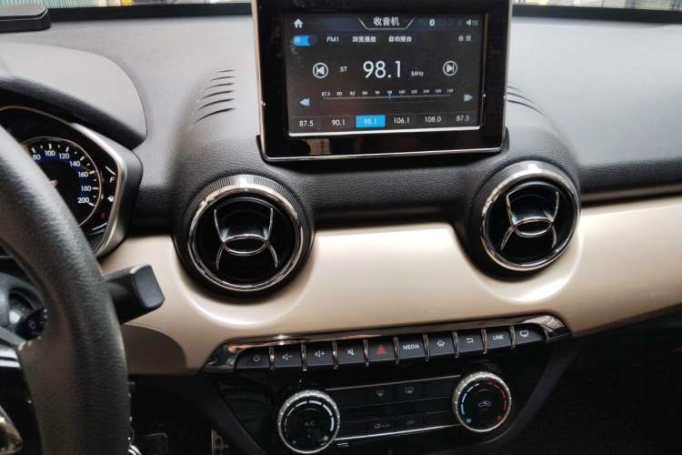 Used BAIC Changhe Q35 2016 1.5L Automatic Cool Edition Audio And AC Panel
