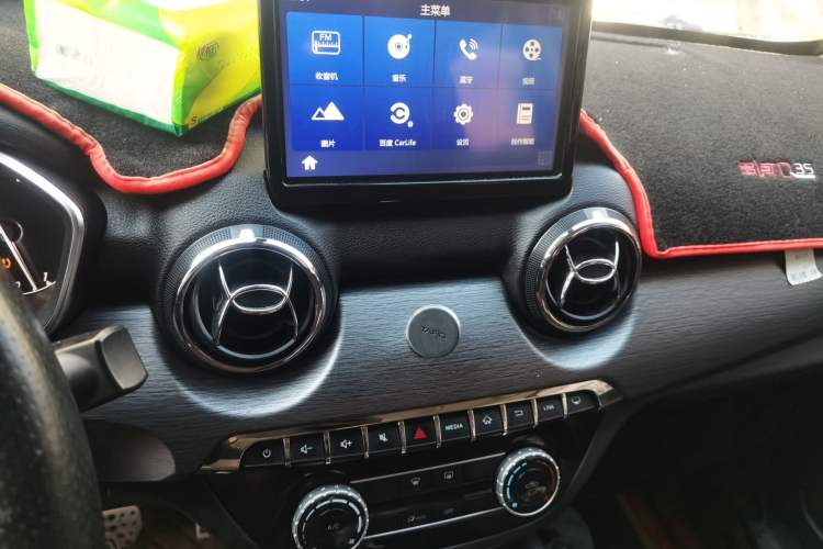 Used BAIC Changhe Q35 2016 1.5L Automatic Cool Edition Audio And AC Panel