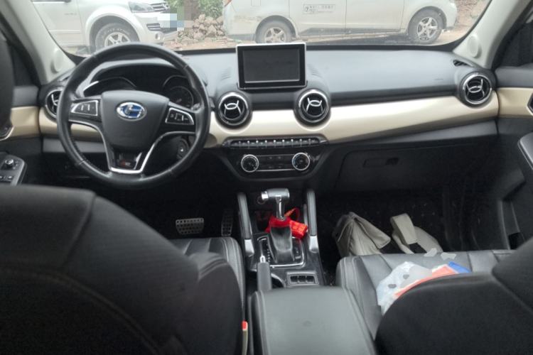 Used BAIC Changhe Q35 2016 1.5L Automatic Smart Edition Center Console