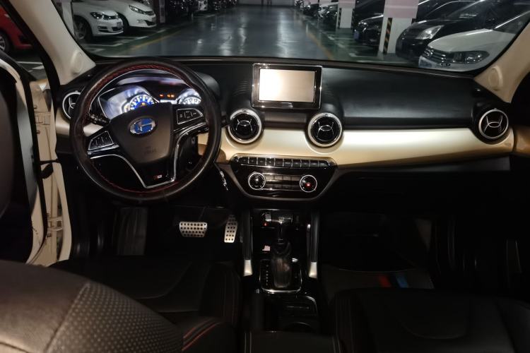 Used BAIC Changhe Q35 2016 1.5L Automatic Cool Edition Center Console