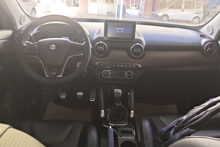 Used BAIC Changhe Q35 2016 1.5L Manual Smart Edition Center Console