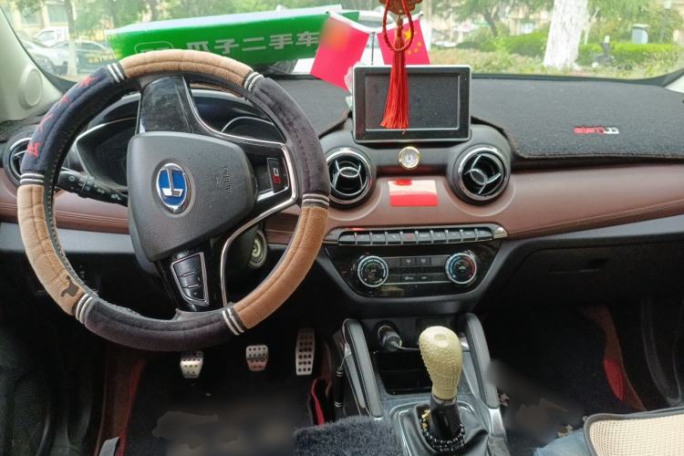 Used BAIC Changhe Q35 2016 1.5L Manual Smart Edition Center Console