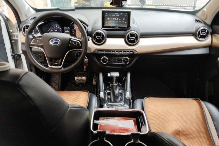 Used BAIC Changhe Q35 2016 1.5L Automatic Cool Edition Center Console
