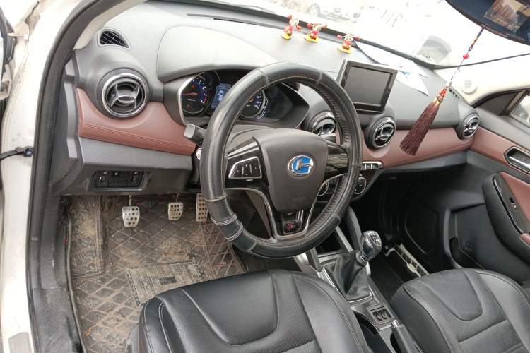 Used BAIC Changhe Q35 2016 1.5L Manual Smart Edition Center Console