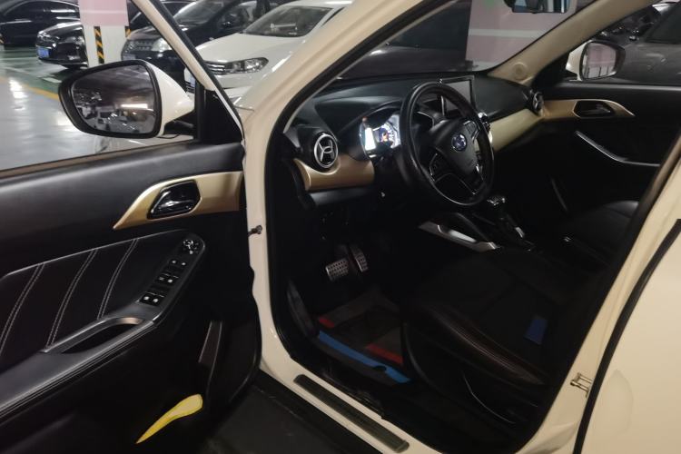 Used BAIC Changhe Q35 2016 1.5L Automatic Cool Edition Driver Seat
