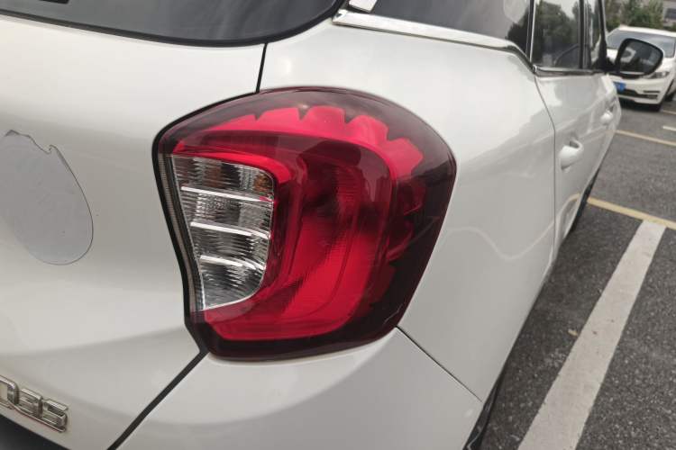 Used BAIC Changhe Q35 2016 1.5L Automatic Smart Edition Exterior 3