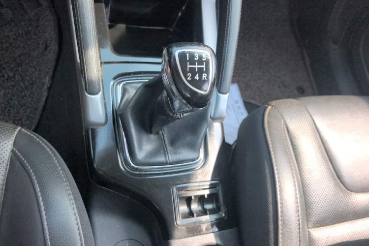 Used BAIC Changhe Q35 2016 1.5L Manual Smart Edition Gear Lever