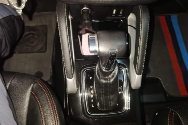 Used BAIC Changhe Q35 2016 1.5L Automatic Cool Edition Gear Lever