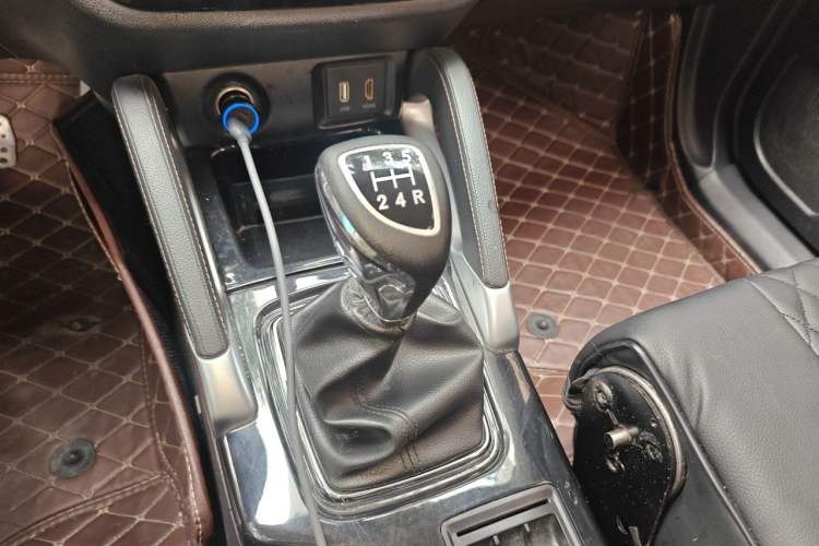 Used BAIC Changhe Q35 2016 1.5L Manual Smart Edition Gear Lever