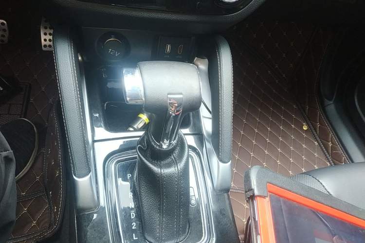 Used BAIC Changhe Q35 2016 1.5L Automatic Smart Edition Gear Lever