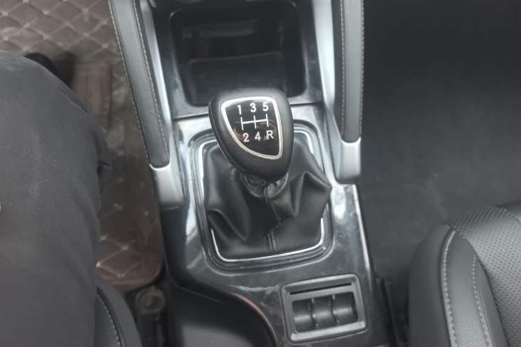 Used BAIC Changhe Q35 2016 1.5L Manual Smart Edition Gear Lever