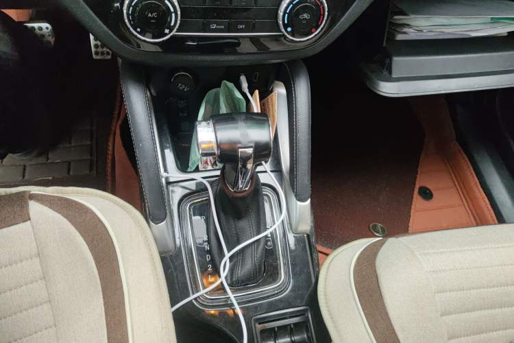 Used BAIC Changhe Q35 2016 1.5L Automatic Cool Edition Gear Lever