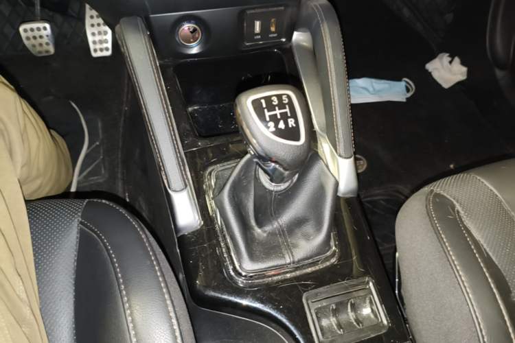 Used BAIC Changhe Q35 2016 1.5L Manual Smart Edition Gear Lever