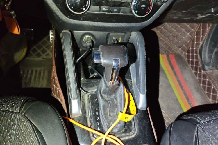 Used BAIC Changhe Q35 2016 1.5L Automatic Smart Edition Gear Lever