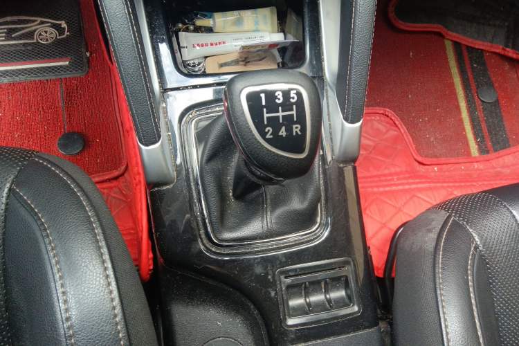 Used BAIC Changhe Q35 2016 1.5L Manual Smart Edition Gear Lever