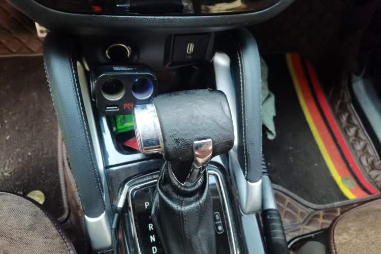 Used BAIC Changhe Q35 2016 1.5L Automatic Cool Edition Gear Lever