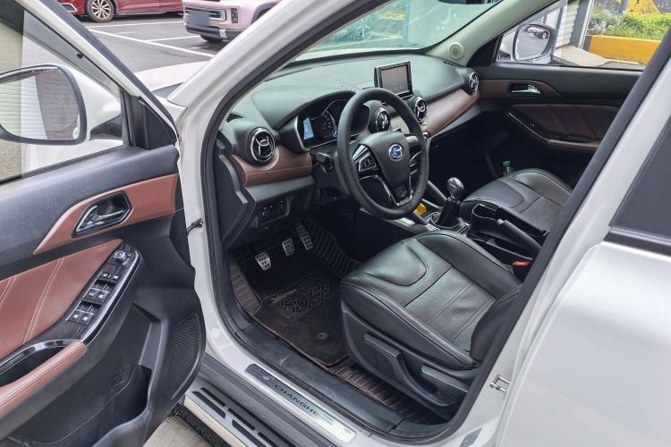 Used BAIC Changhe Q35 2016 1.5L Manual Smart Edition Interior 1