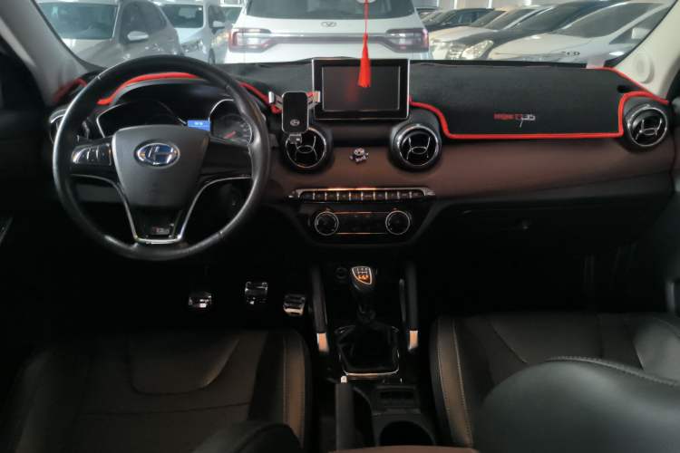 Used BAIC Changhe Q35 2016 1.5L Manual Smart Edition Interior 3