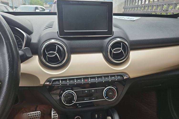Used BAIC Changhe Q35 2016 1.5L Automatic Cool Edition Interior 4