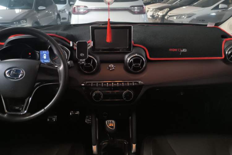 Used BAIC Changhe Q35 2016 1.5L Manual Smart Edition Interior 4