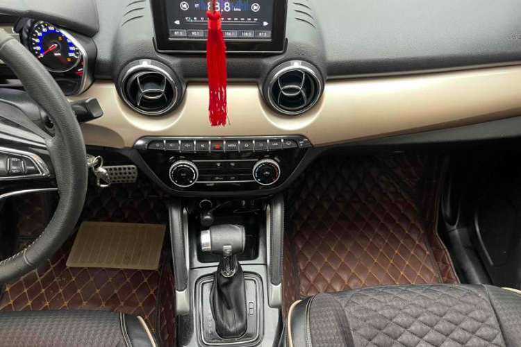 Used BAIC Changhe Q35 2016 1.5L Automatic Cool Edition Interior 4